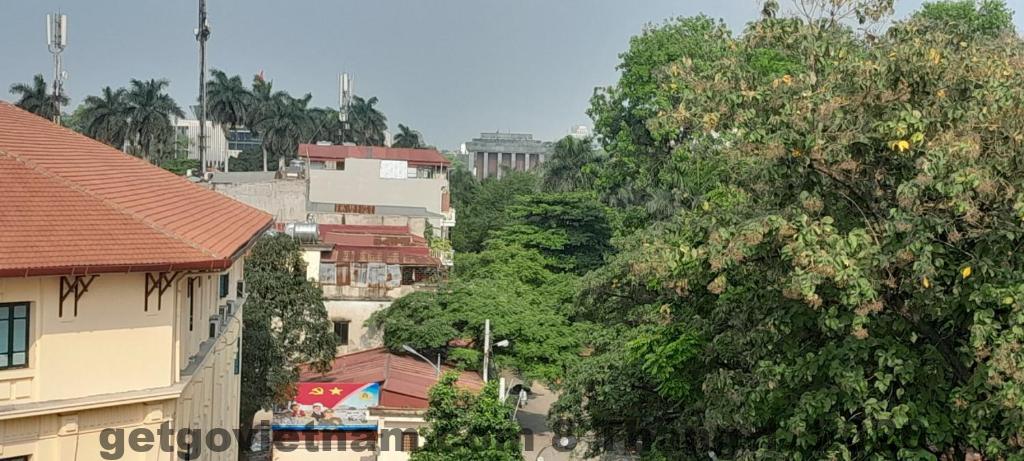 Phòng ngủ Morri Homestay Quán Thánh thiết kế tối giản với giường đôi và nội thất cơ bản