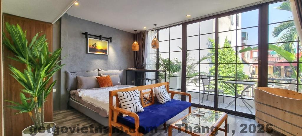 Khu vực lễ tân nhỏ tại Alula Residence Hotels với phong cách homestay