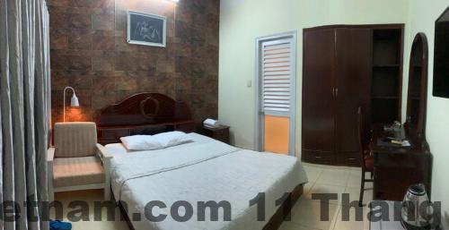 Phòng ngủ Lam Sơn Hotel Sơn La với nội thất cơ bản, tập trung vào công năng