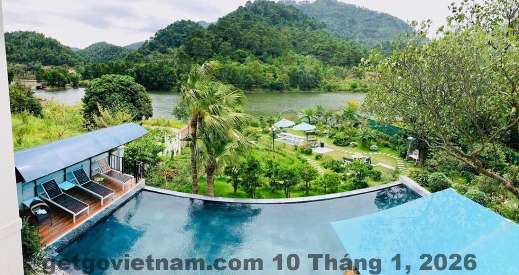 Không gian BBQ ngoài trời tại Tekapo Villa vào buổi tối