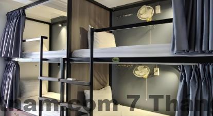 Nhân viên lễ tân Hanoi Quarter Life Hostel