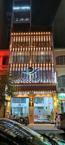 Không gian khu vực ăn uống đơn giản tại khách sạn