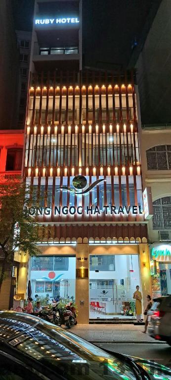 Ảnh minh họa về vị trí của khách sạn với không gian xung quanh khá rộng rãi và thoáng mát.