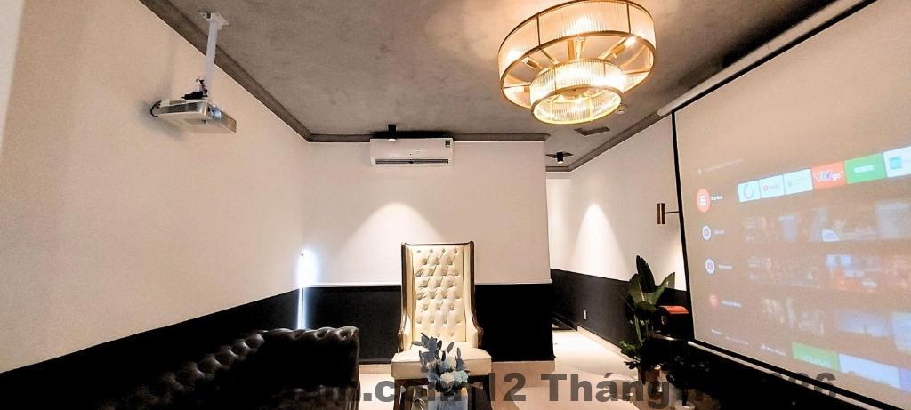 Không gian phòng Hotel Del Luna nhìn ban ngày