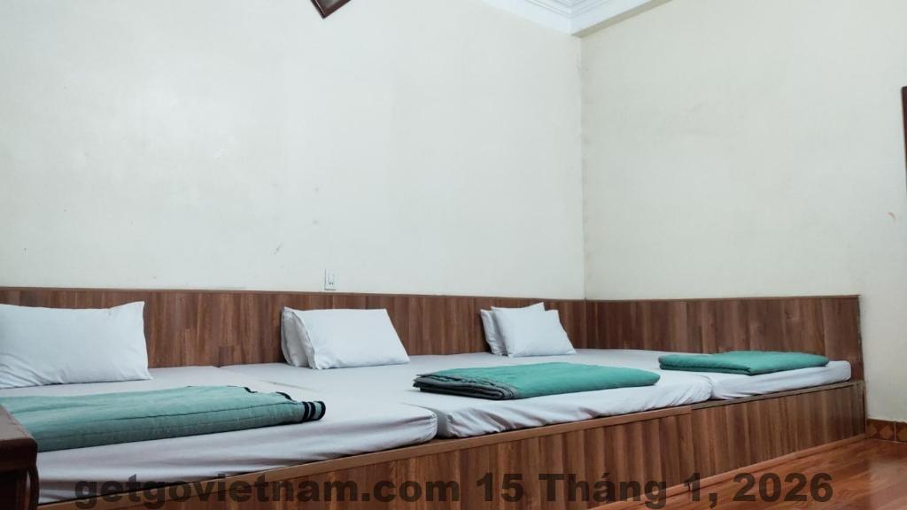 Nội thất trong phòng Minh Long Hotel - trang nhã, đơn giản nhưng đầy đủ tiện nghi.