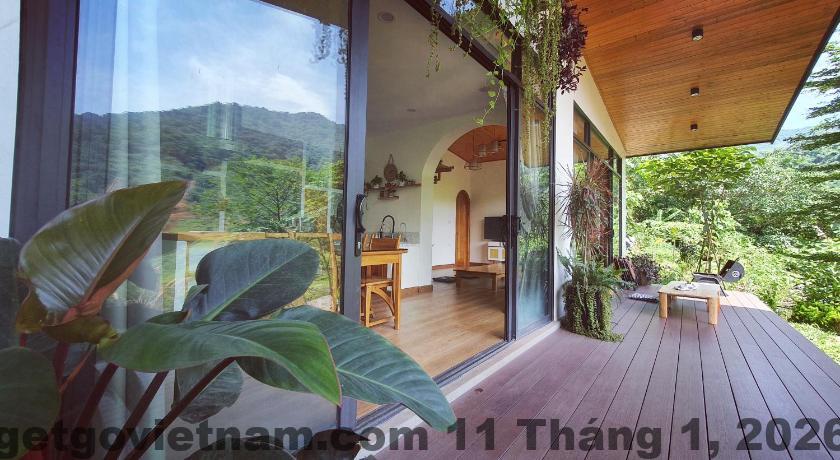 Bữa sáng đơn giản kiểu Á tại khách sạn tầm trung ngoại thành Hà Nội