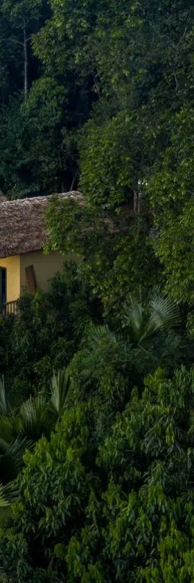 Khu vực lễ tân đơn giản của Hotel Hà Thành