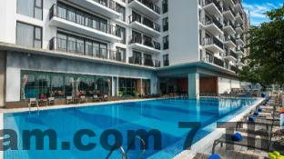 Hành lang khách sạn Hồ Sen Xanh với thiết kế đơn giản