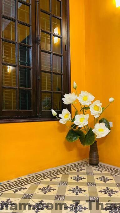 Đánh giá Autumn Hanoi House Hàng Đào 2026: Ở phố cổ có đáng tiền? 2 Mặt tiền khách sạn Autumn Hanoi House Hàng Đào nằm trên phố Hàng Đào, khu phố cổ Hà Nội