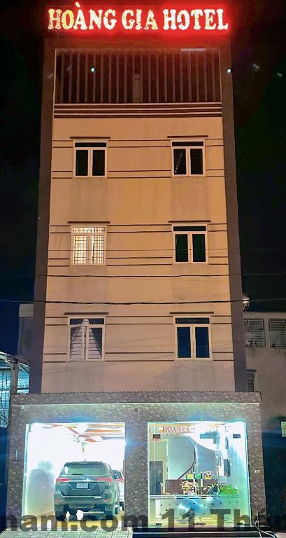 Phòng ngủ Hoàng Gia Hotel với nội thất cơ bản, thiết kế đơn giản