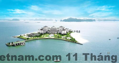Phòng ngủ tại Hotel Mersuites Hạ Long với nội thất hiện đại và giường lớn