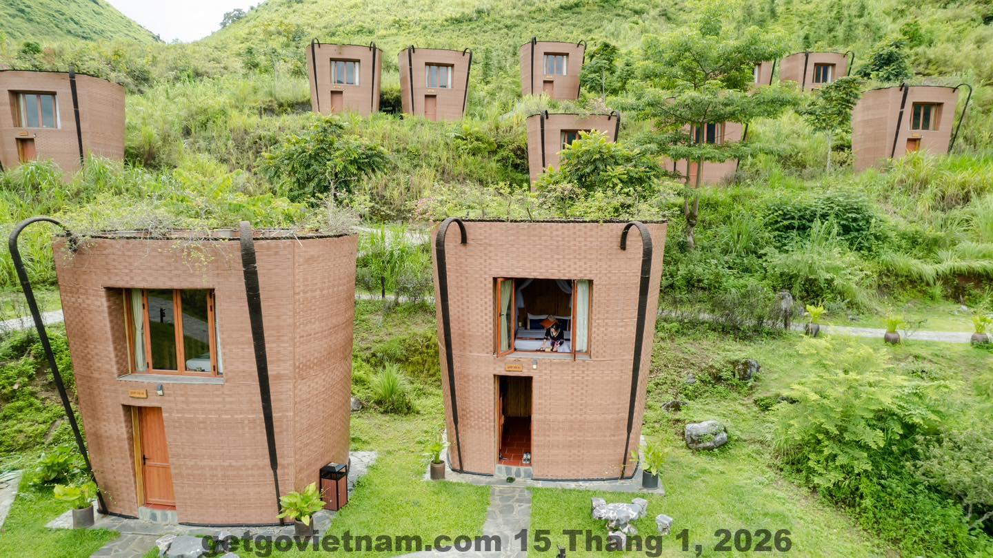 Bữa sáng với nhiều món ăn truyền thống, đặc trưng của vùng miền.