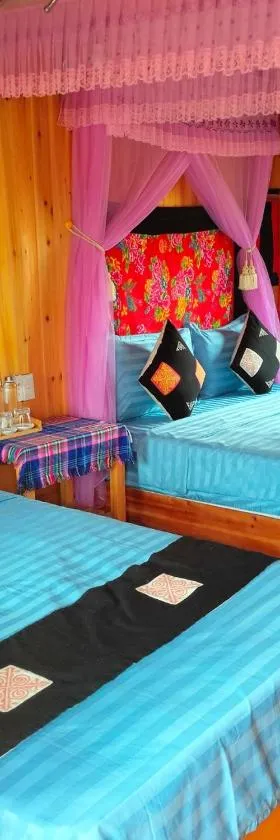 Phòng khách sạn với không gian rộng rãi và thoải mái.