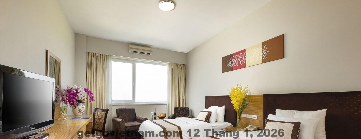 Toàn cảnh mặt tiền Khách sạn Mê Linh – VVMI tại Phúc Yên, Vĩnh Phúc với kiến trúc đơn giản, không gian yên tĩnh