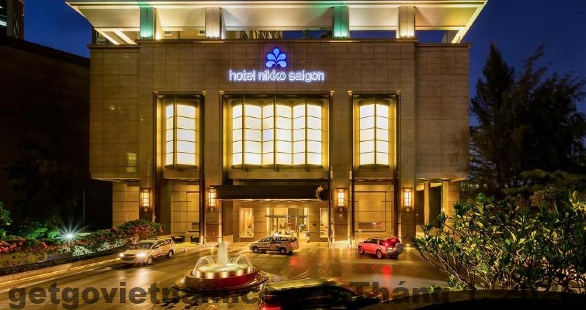 Không gian ăn uống đơn giản tại Hồng Vận Hotel