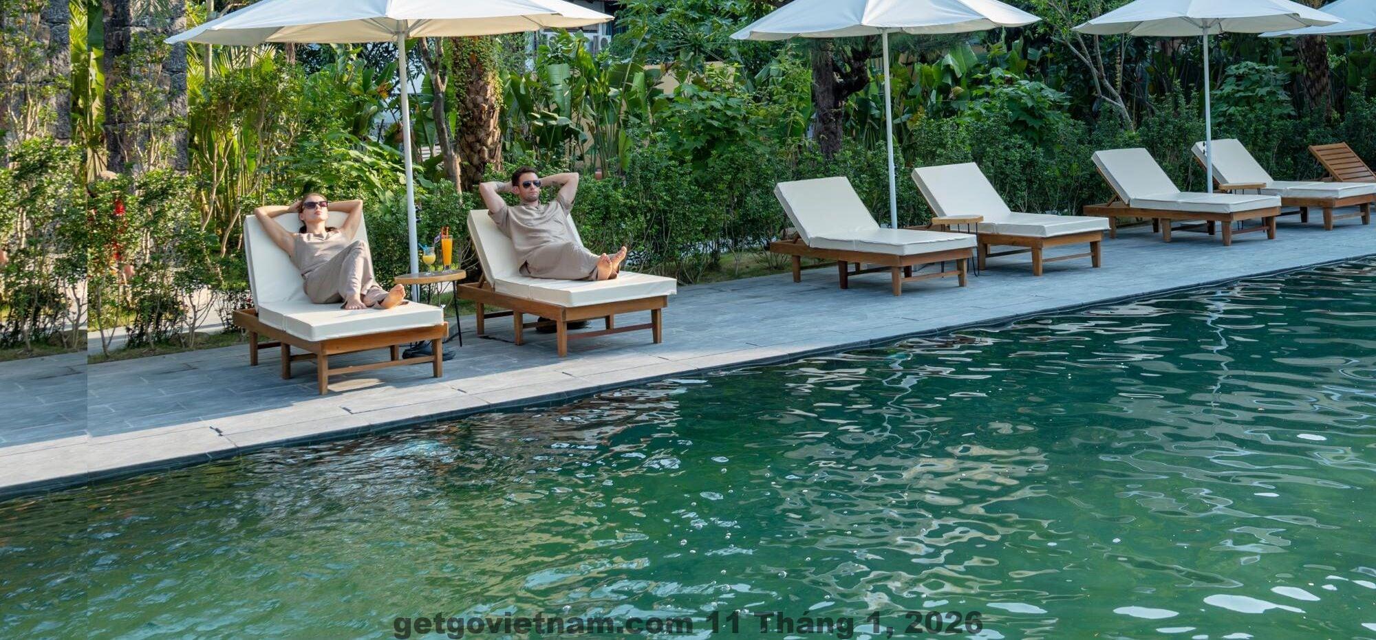 Hồ bơi ngoài trời tại Tam Coc Babylon Hotel – không gian thư giãn sau ngày tham quan