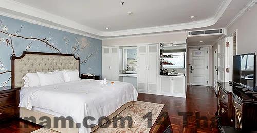 Hồ bơi trong nhà tại Mường Thanh Luxury Sông Hàn phù hợp cho gia đình