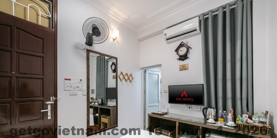 Phòng tiêu chuẩn Khách sạn Daisy Hà Nội, diện tích vừa phải, nội thất cơ bản