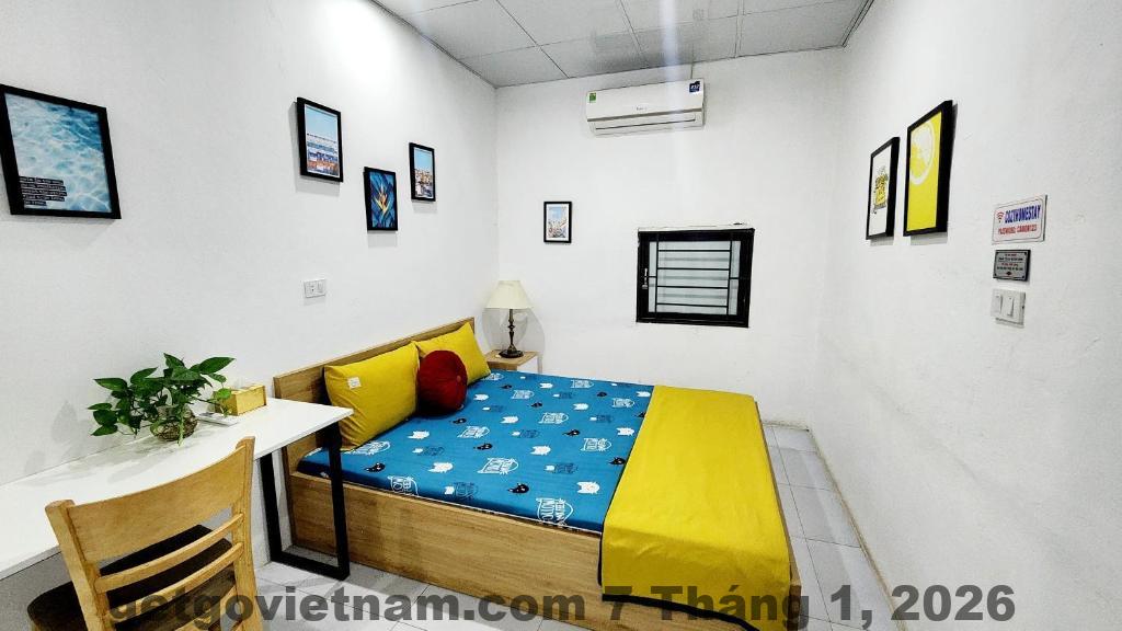 Phòng nghỉ tiêu chuẩn tại Hanoi Cozy Homestay Long Biên với nội thất cơ bản