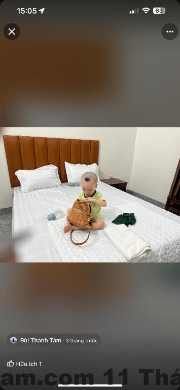 Phòng ngủ Hotel Minh Thắng Ninh Bình rộng rãi, sạch sẽ, nội thất cơ bản