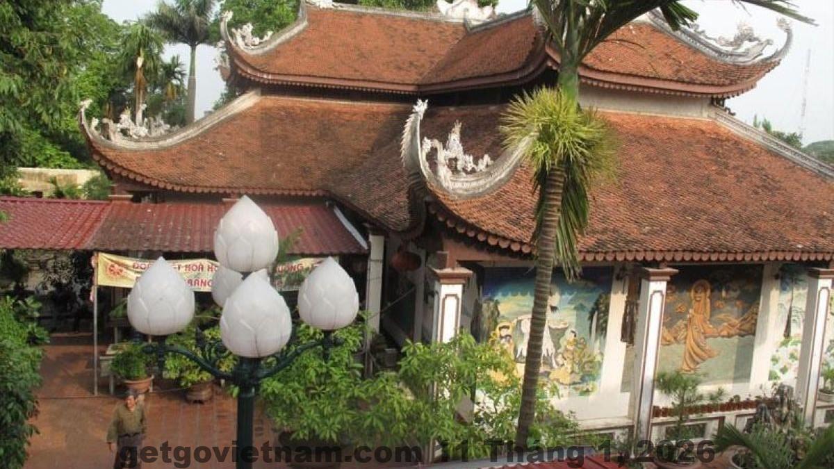 Khu vực phố Chùa Thông Sơn Tây gần A15 Hotel, thuận tiện di chuyển và ăn uống