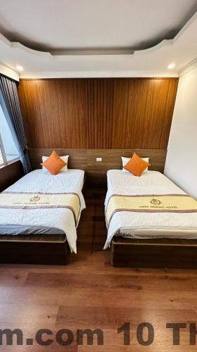 Nhân viên lễ tân Minh Hoàng Hotel & Homestay thân thiện, hỗ trợ khách nhiệt tình