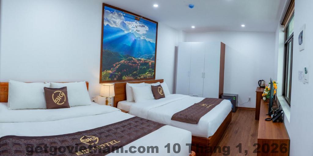Phòng ngủ BIG Lào Cai Hotel với giường lớn, không gian rộng và ánh sáng tốt