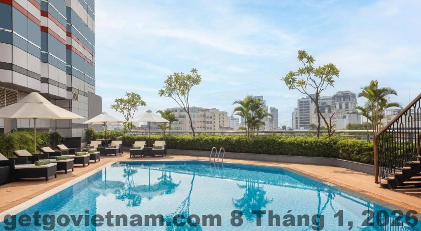 Khu vực buffet sáng tại khách sạn Meliá Hanoi với các món Âu – Á