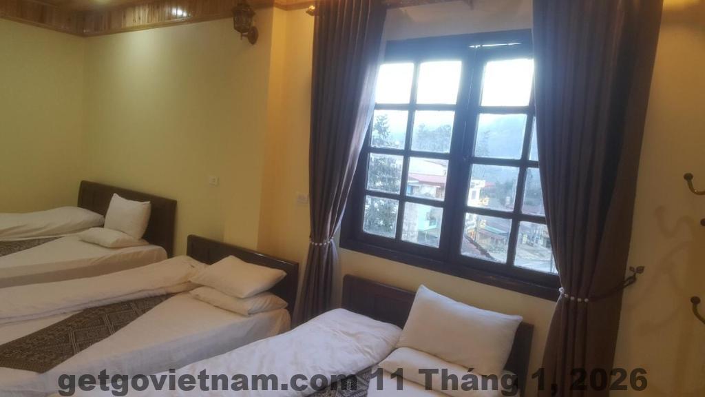 Hồ bơi trong nhà có thiết kế đơn giản, thích hợp cho những ai muốn thư giãn, nhưng không có nhiều không gian để vui chơi.