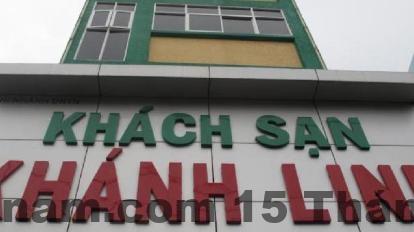 Không gian phòng nghỉ tại Khánh Linh HOTEL với nội thất cơ bản và giường đôi