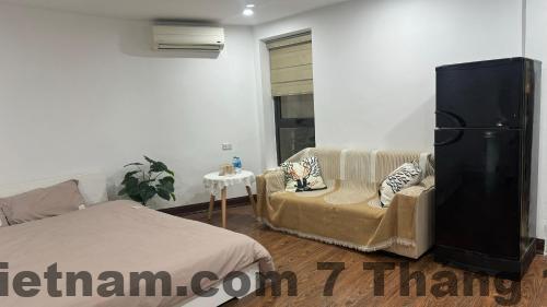 Khu vực lễ tân Urban Alley Hotel với nhân viên thân thiện