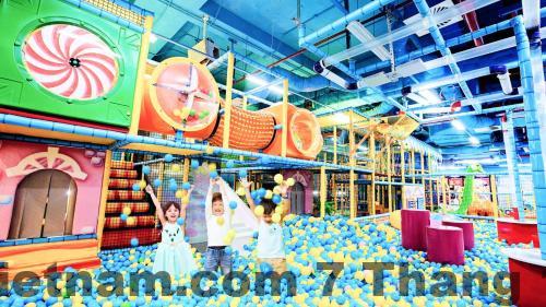 Không gian ăn uống xung quanh Phuong Nam Luxury Hotel Long Bien