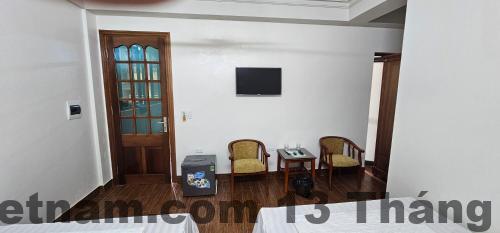 Phòng khách sạn Ninh Hà - Nội thất sạch sẽ, tiện nghi cơ bản