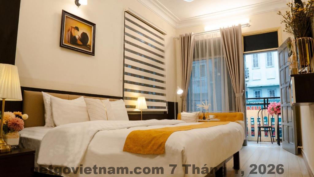 Phòng ngủ tiêu chuẩn tại Family Hanoi Hotel với nội thất cơ bản và diện tích nhỏ