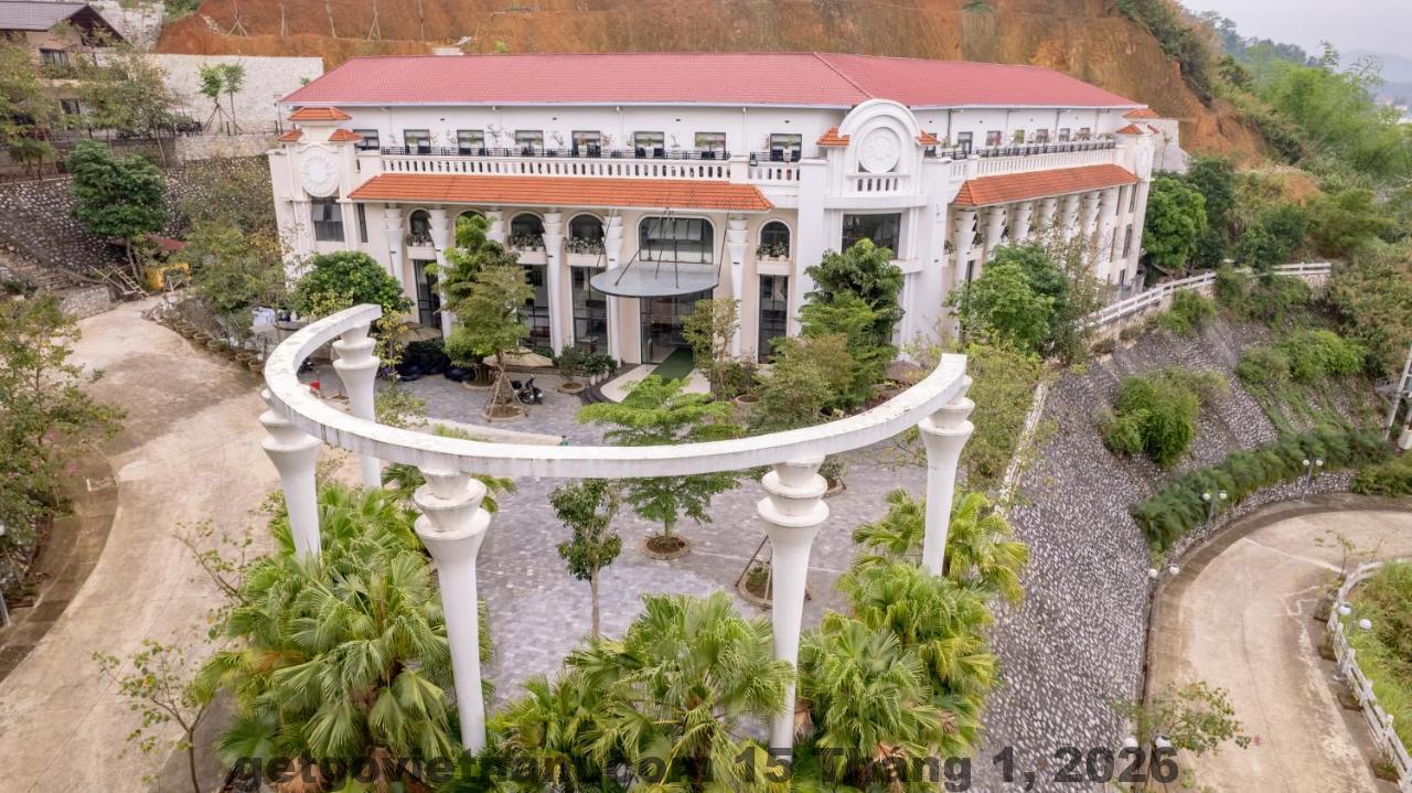 Sảnh tiếp đón tại khách sạn Son Nu Emerald Hill Hotel.