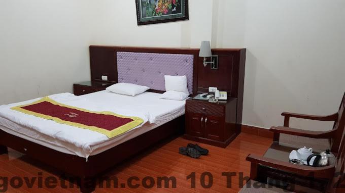 Phòng ngủ rộng rãi với thiết kế hiện đại, tiện nghi đầy đủ.