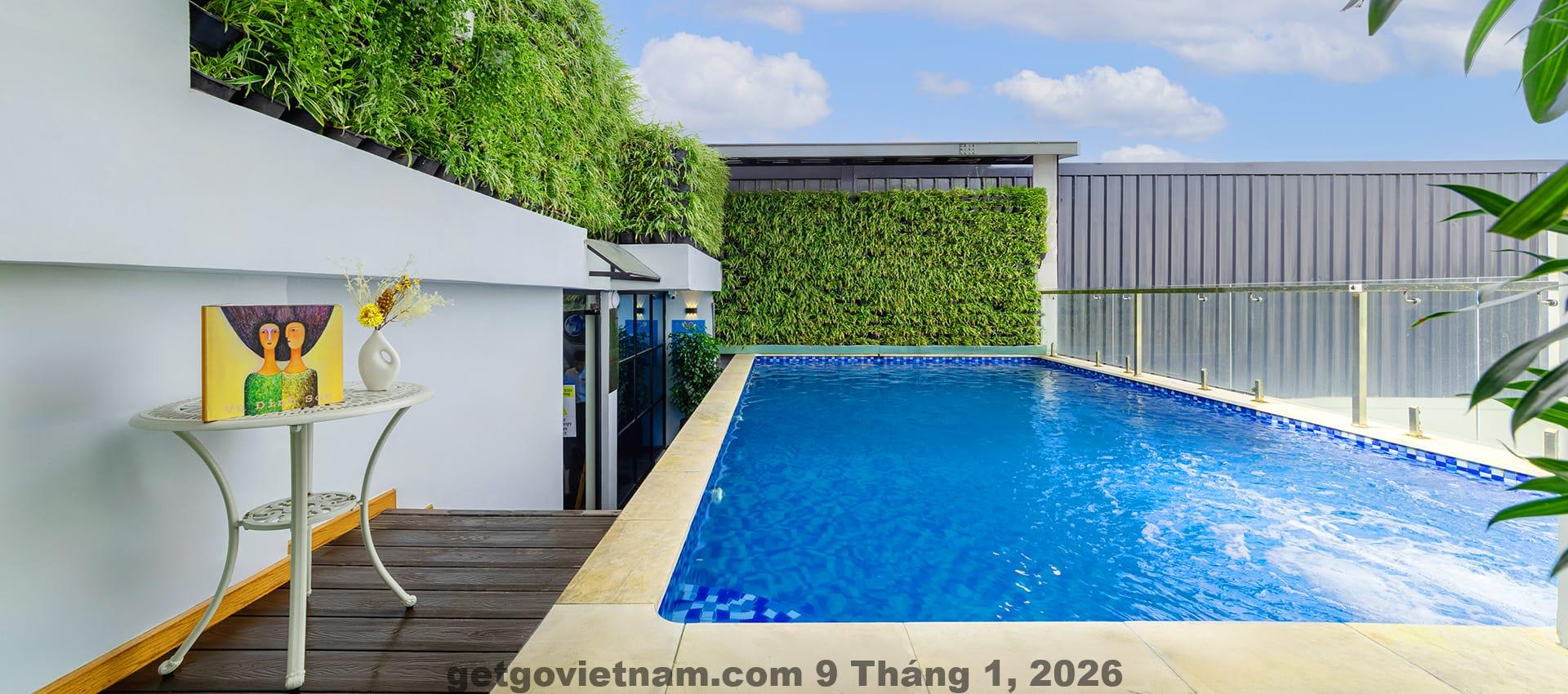 Hồ bơi trong nhà quy mô nhỏ tại Khách Sạn Mùa Xuân