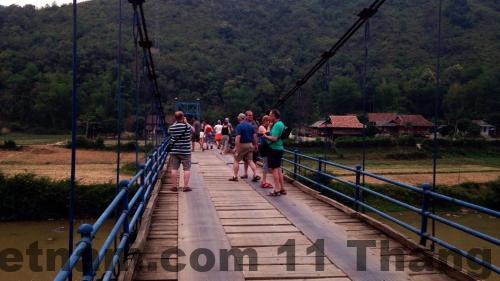 Phòng nghỉ Hong Ky Boutique Hotel nội thất gỗ truyền thống