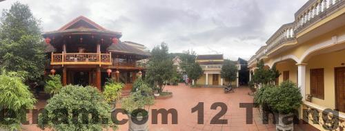 Phòng ngủ Sapa Paradise Hotel rộng rãi với nội thất gỗ