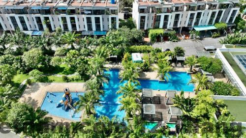 Khung cảnh từ cửa sổ phòng nhìn ra biển Hạ Long