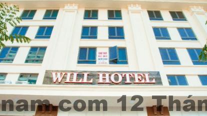 Phòng nghỉ tại Khách sạn Khởi Nguyên Bắc Ninh với giường lớn và nội thất gỗ đơn giản