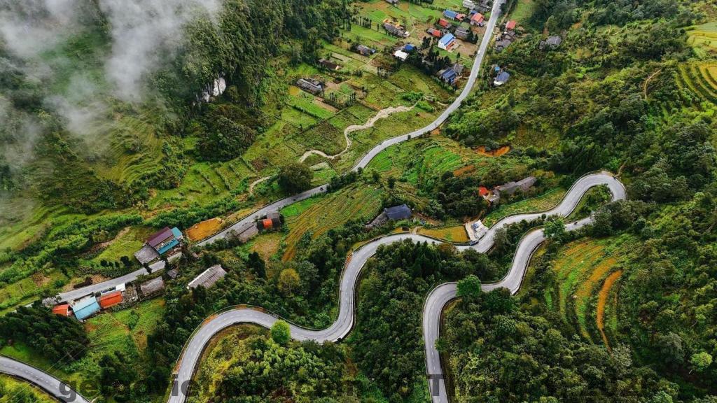 Phòng ngủ gọn gàng, thiết kế tối giản nhưng rất ấm cúng