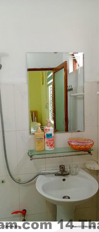 Khu vực ăn sáng Night Market Heart Hotel MC với thực đơn đơn giản