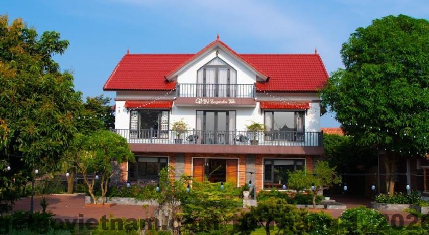 Phòng ngủ rộng rãi tại GMN Ecogarden Villa với ánh sáng tự nhiên