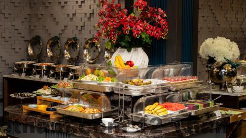 Khu vực ăn sáng tại DeLaSol Sapa Hotel với không gian gọn gàng và sạch sẽ