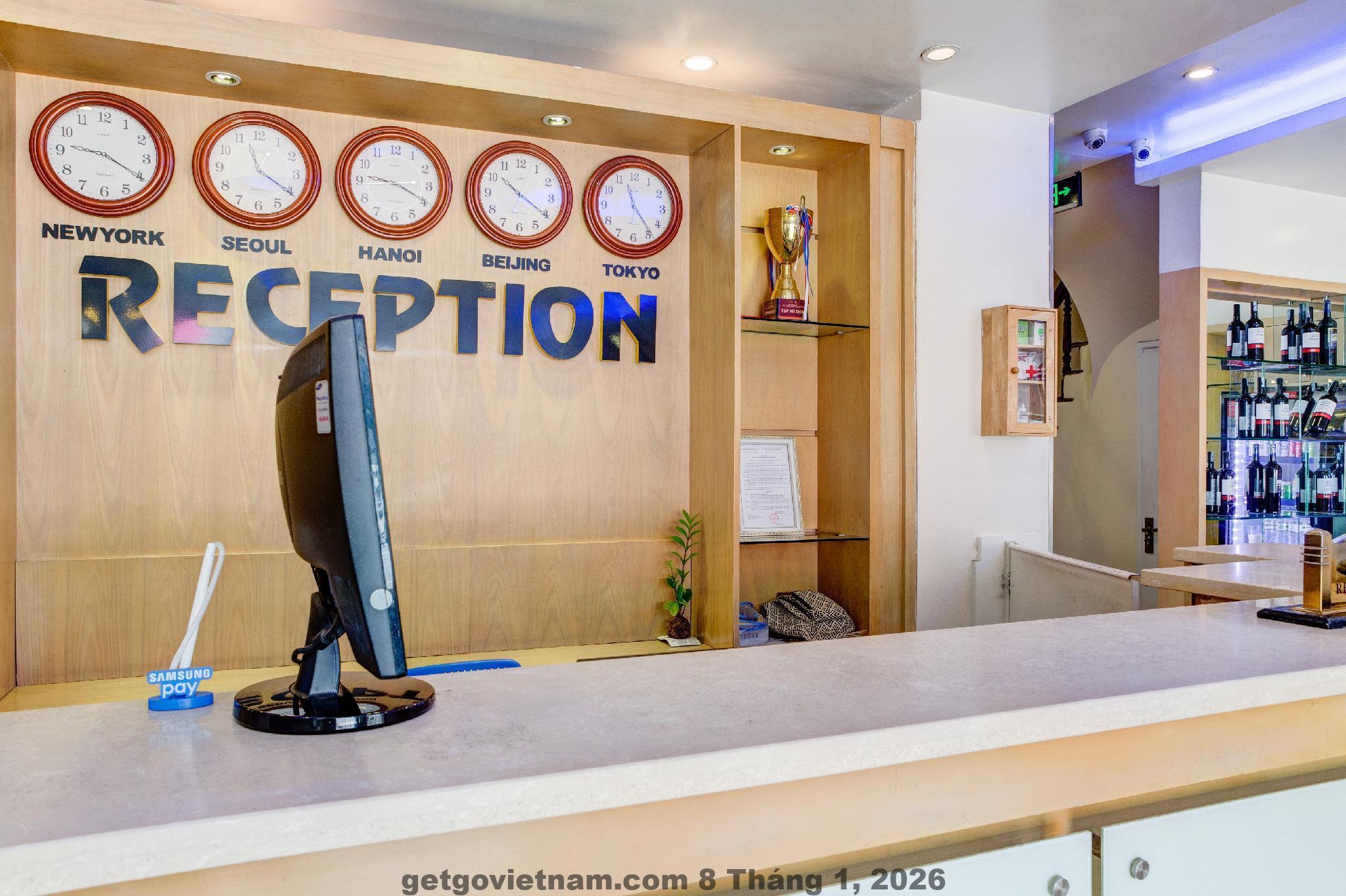 Phòng ngủ tại Khách sạn Mai Villa Ngân Sơn với nội thất đơn giản, giường đôi và điều hòa