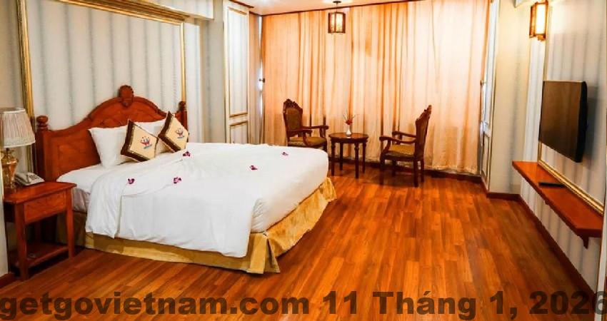 Khu vực ăn uống đơn giản tại HƯƠNG VIỆT HOTEL