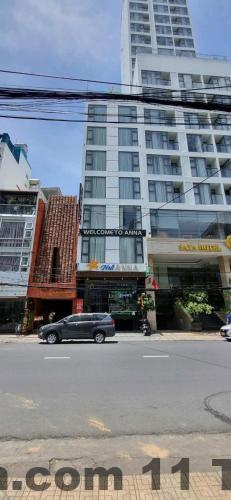 Phòng nghỉ tại Hotel Anna Tiên Yên với nội thất đơn giản và sạch sẽ