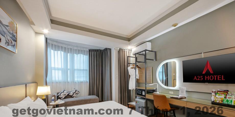 Phòng ngủ hạng sang tại A25 Luxury Hotel 12 Phố Huế với nội thất cơ bản, tông màu trung tính