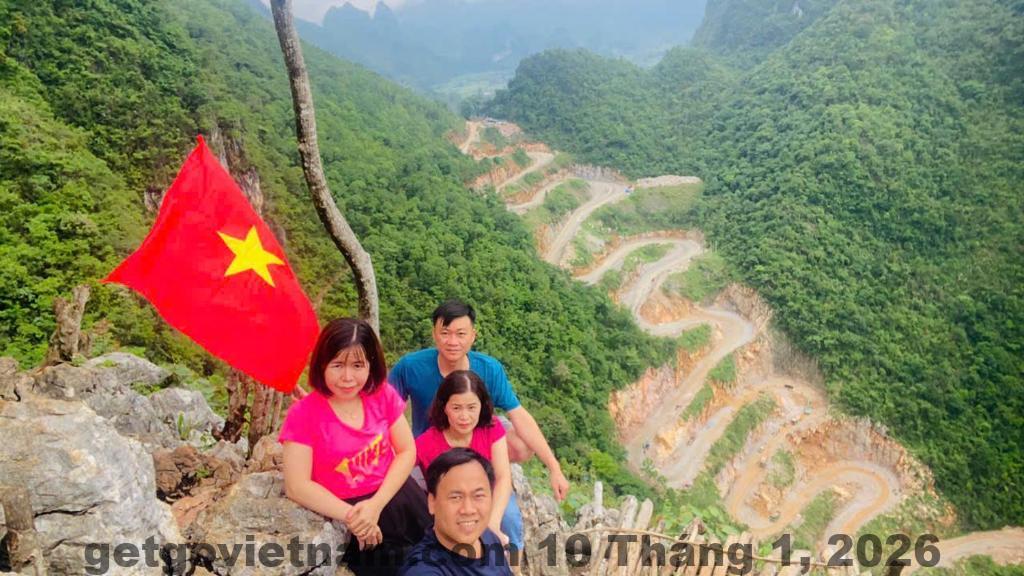 Khu vực ăn sáng tại Viet Hoang Hotel Bảo Lạc – quy mô nhỏ, phục vụ cơ bản